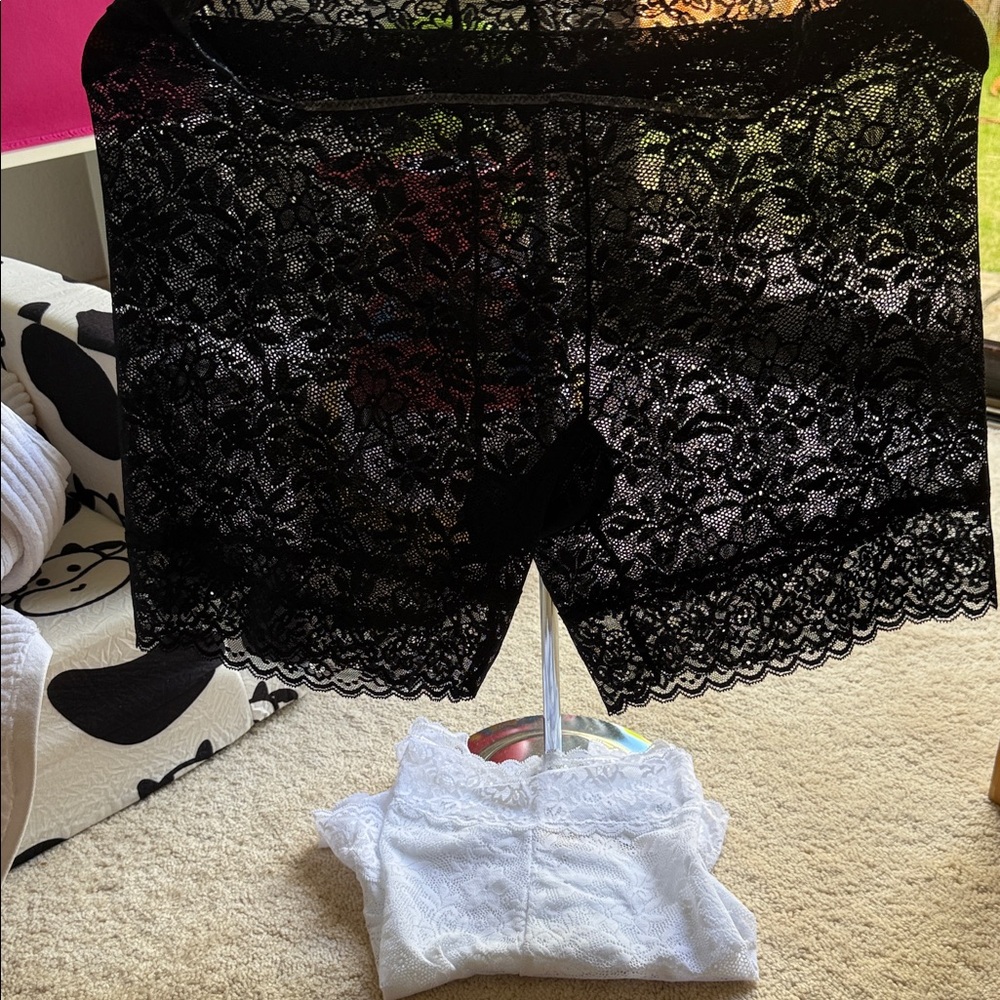 NWT Wm’s Rhonda Shear L on Beautiful Blk and wht set-long undies for shorts